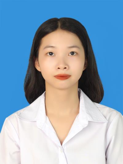 Cô Bùi Hạnh  - Sinh năm: 2002 dạy 