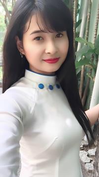 Cô Nguyễn Thị Bích Hằng - Sinh năm: 1992 dạy 8