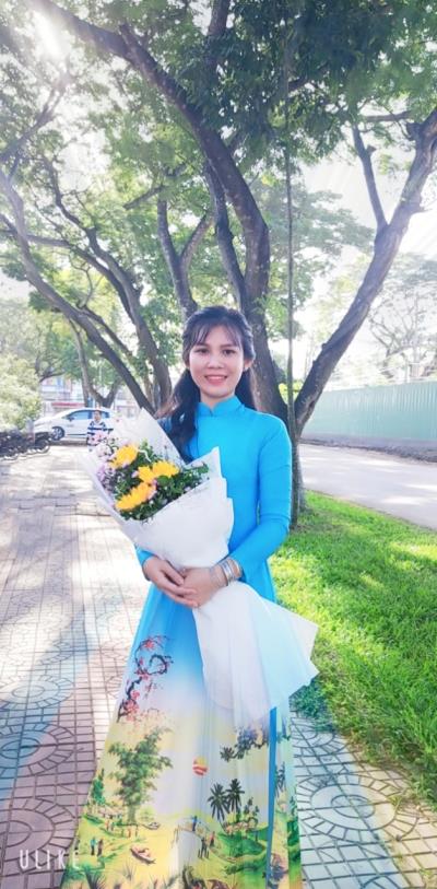 Cô Nguyễn Thị Cẩm Thư  (2985) dạy Sinh học Tiền Giang