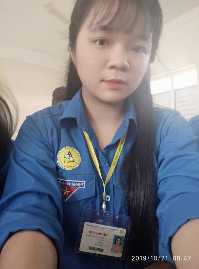 Cô Nguyễn Thị Trúc Phương  - Sinh năm: Cần Thơ  dạy 11