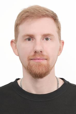gia sư Roman Leontev