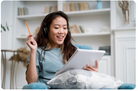 Học viên luyện tập dạng bài True, False, Not Given trong IELTS Reading