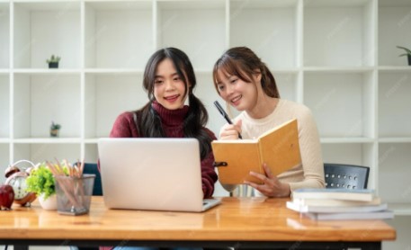 Gia sư Bình Thủy đang dạy kèm tại nhà – Trung tâm Gia Sư Olympia