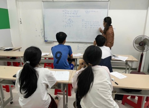 Giáo viên đứng lớp dạy kèm tại quận Bình Thạnh
