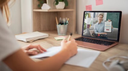 Học viên học tiếng Trung online tại Trung tâm ngoại ngữ – Tin học Vĩnh Long